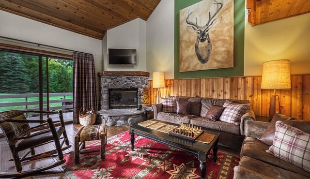 Amazing Location, Steps Away from Magic Carpet to Main Lodge.