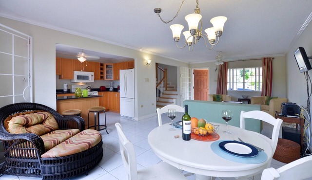 Amazing MoBay Country Club Rental!Fresh Decor. Perfectly Priced. 🇯🇲