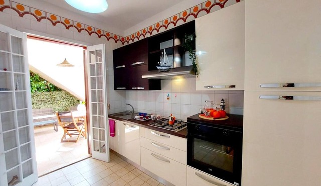 Apartment 'Appartamento Giglio' with Private Terrace and Air Conditioning