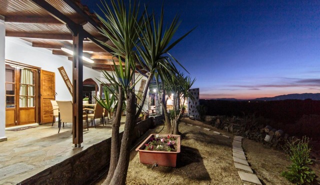 Apartment 'Christine House Platanias' with Sea View, Wi-Fi and Air Conditioning