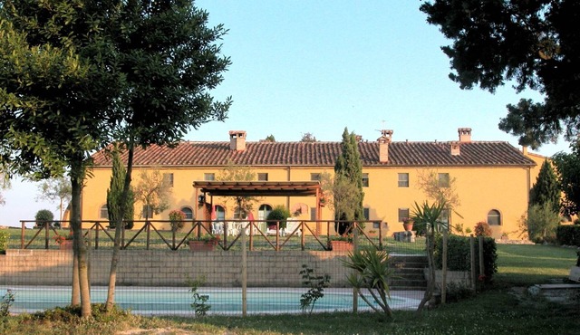 Apartment in Guasticce with shared pool