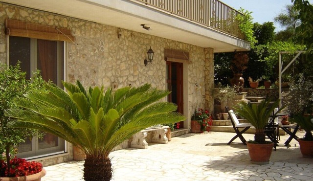 Apartment in private cottage with garden and privat Pool