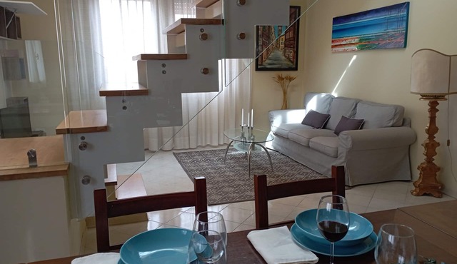 Apartment With Terrace + Private Parking+wifi and AC, close to Lucca downtown