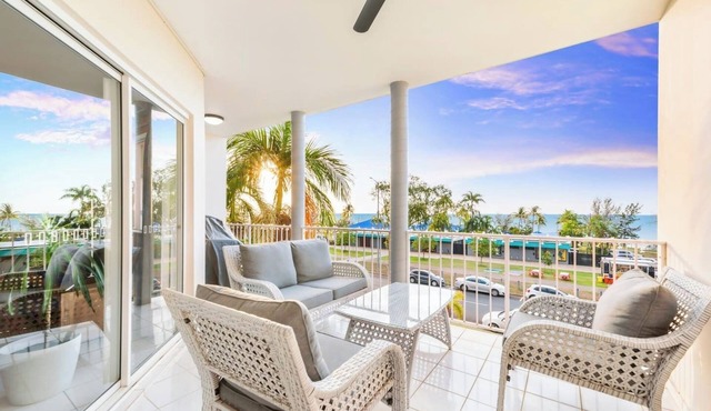 Arafura Abode Oceanfront Stay with Stunning Views
