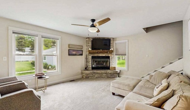 Arcadia Retreat w/private hot tub, gas grill, fire pit, near beach, Dogs- YES!