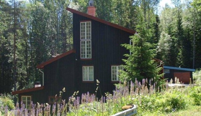 Architecturally remarkable holiday home at a forest lake!