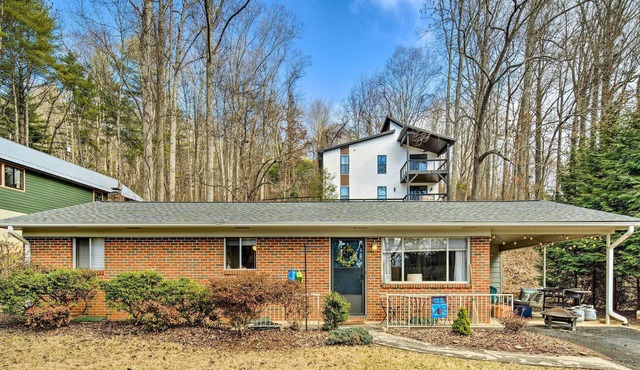 Arden Bungalow w/Fire Pit: Near Lake Julian Park