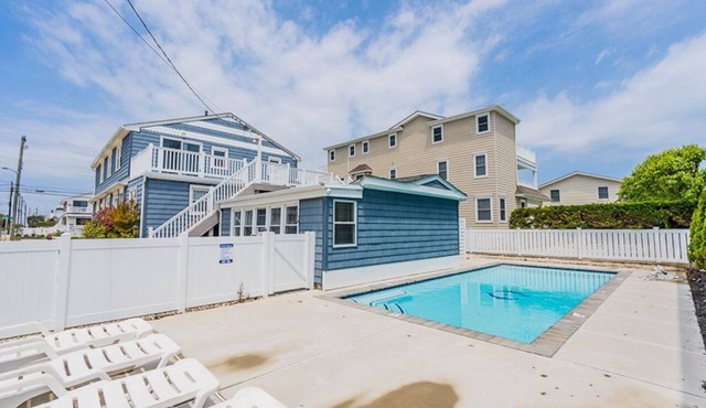 Avalon BEACH BLOCK with a POOL: 1 Bedroom