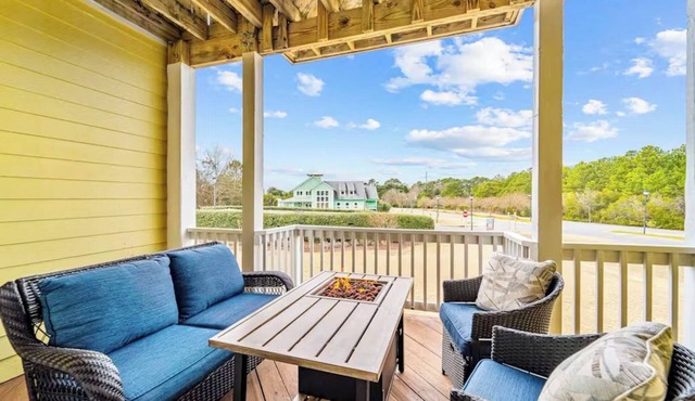 Aviation Themed Townhome w/Waterpark & Game Room - Pet Friendly