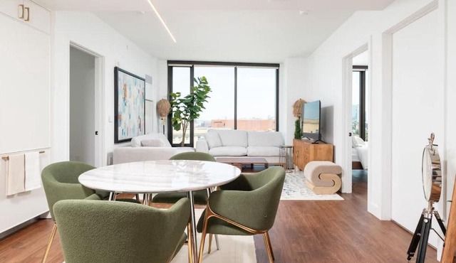 Back-Bay Upscale Central Penthouse W Roof-top
