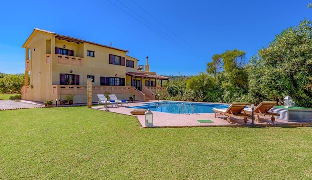 Beach at 100mt ★ Walk to Taverna & Grocery ★ Seaview ★ Private Pool