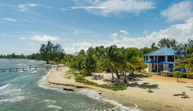 Beachfront 2-Bed, Pool, Kayaks, Perfect for Family