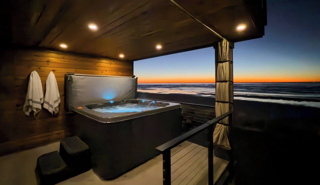 Beachfront Luxury, HotTub, Spa, Big Arcade, Open Layout, 4 Owner Suites, FirePit