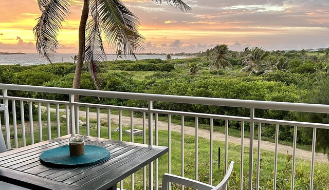 Beachfront Orient Bay 1‑BR Condo Mont Vernon Balcony Pool Fast Wi‑Fi