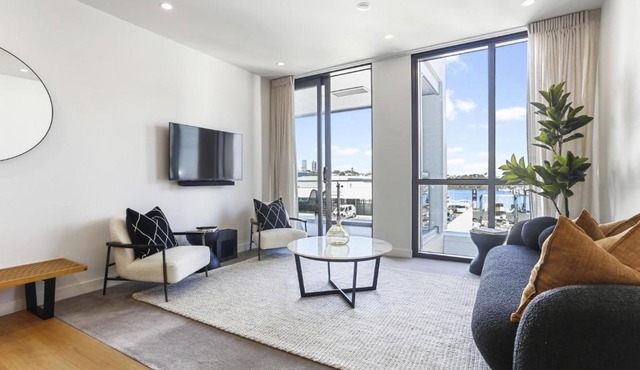 Beaumont Living 2BR Waterfront Wynyard Apartment