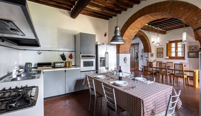 Beautiful apartment in villa for 6 people with WIFI, A/C, TV and veranda, close to Montepulciano