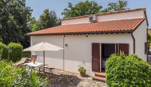 Beautiful apartment in villa for 2 people with A/C, WIFI, pool, patio and panoramic view