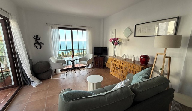 Beautiful apartment with aircon, large terrace, stunning sea views, shared pool