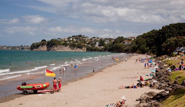 Beautiful coastal Bungalow, 200m flat walk to the beach