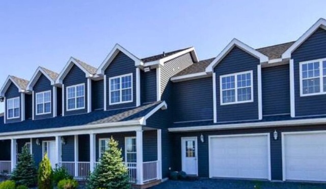 Beautiful Lakefront Home Near Peggy’s Cove