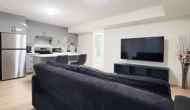 Beautiful Langley Suite by Hwy 1 & Event Centre