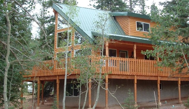 Beautiful Luxurious Cabin - The perfect getaway!