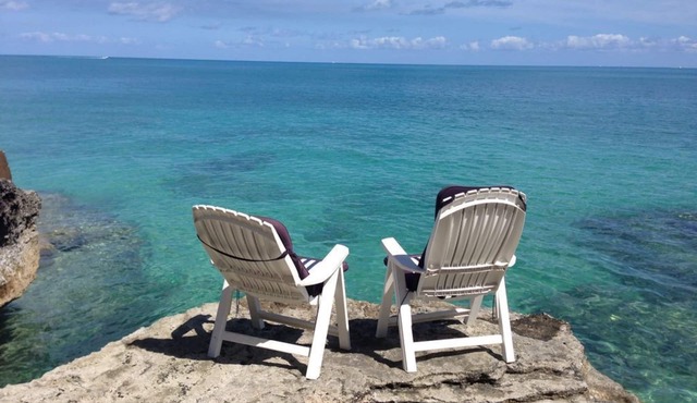 Beautiful Water Front Property - Snorkel, Fish, or RELAX in the BEST LOCATION!