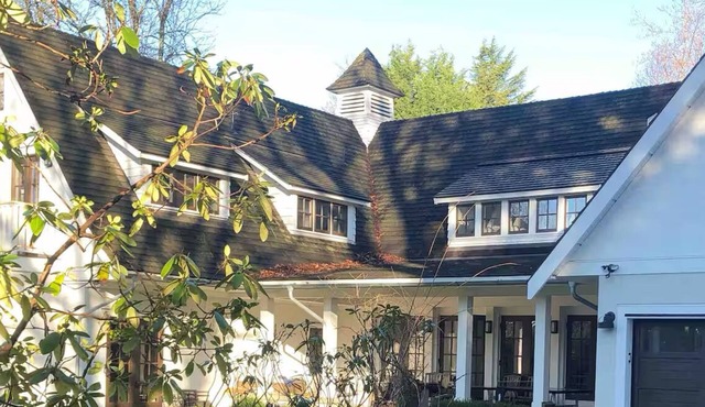 Beautifully renovated Barnhouse Suite with patio