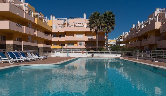 Blige Orange Apartment, pool, AC, balcony