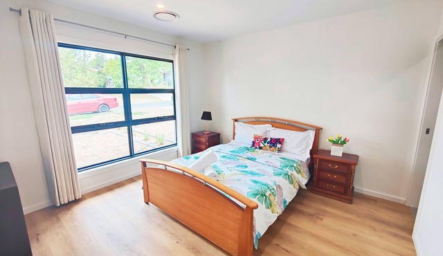 Brand new settled house near shops with Netflix