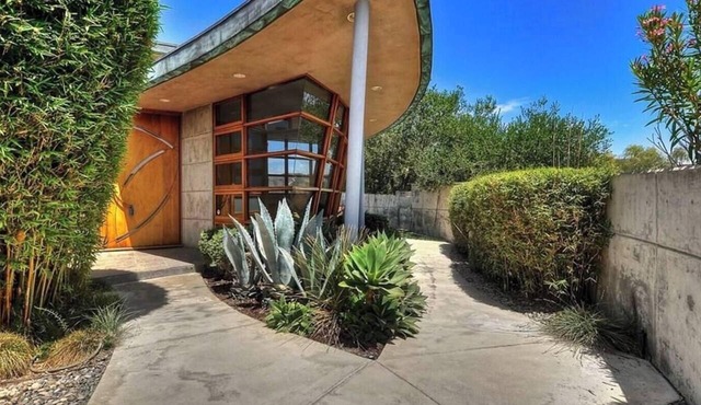 Breathtaking view! 3-bedroom house in Laguna Beach