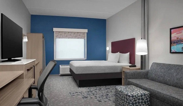 Bright King Studio | Breakfast, Outdoor Pool | 0.6 mi to Cleveland Clinic