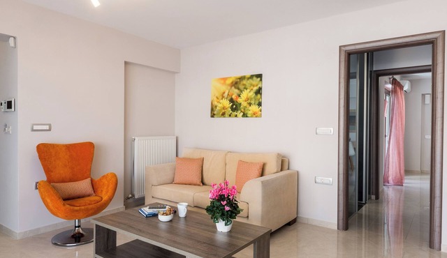 Bright, Modern Flat next to Beach & near Platanias