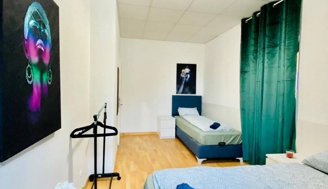 Bright Room in Shared Apt with Easy City Access