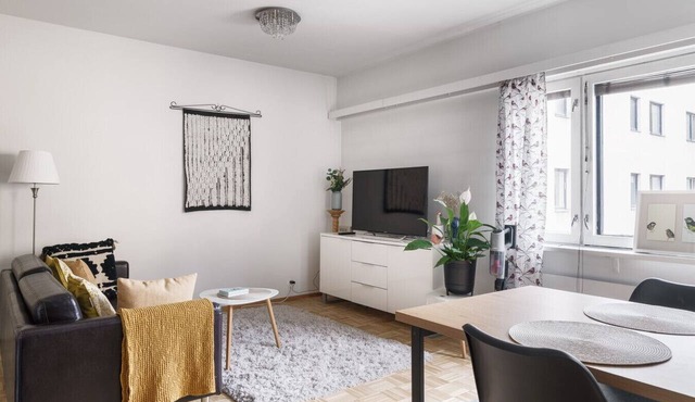 Bright Studio Apt. in Helsinki with Private Balcony
