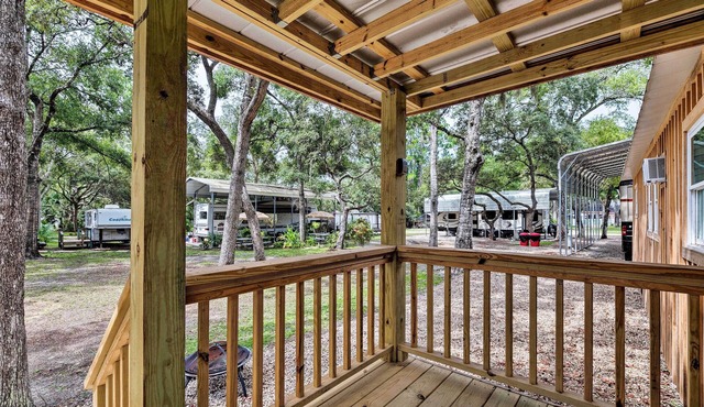 Cabin w/Fire Pit, Walk to Steinhatchee River!