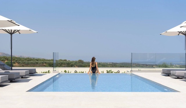 Caelum Villa with Heated Pool, By Hellocrete