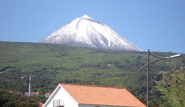 Casa Ilha do Pico - Free Wi-Fi, 200m from natural pools and 50m from the sea