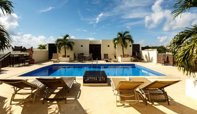 Casa Meridian - One Block to the beach and 5th Av - two bed rooms - WI-FI
