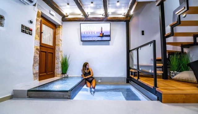 CasaBene-Modern decorated house with indoor pool at Chania Old town