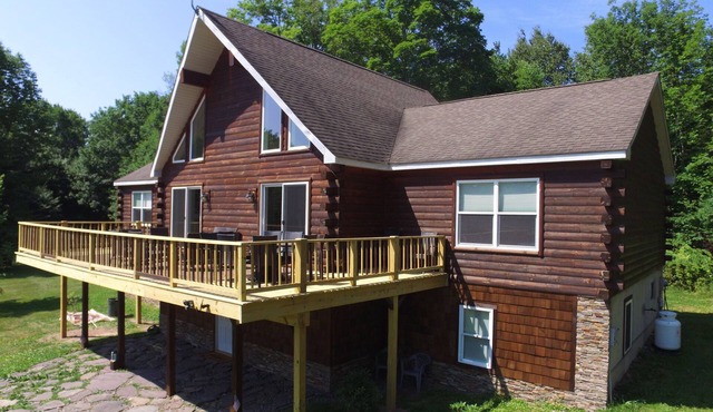 Catskills Retreat with Theater, Hot Tub and Games