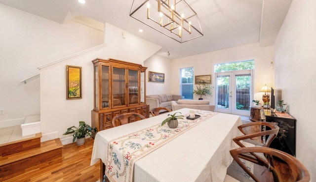Central 3BR Townhouse Near Oakridge & SkyTrain to Airport & BC Place