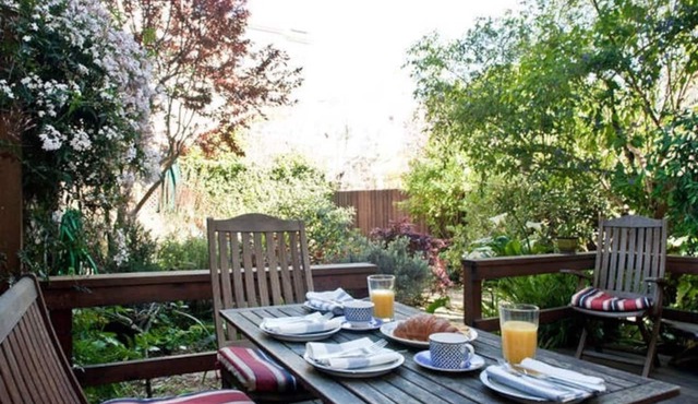Central Castro 2BR w/Private Deck, Garden and Laundry- NO STAIRS!