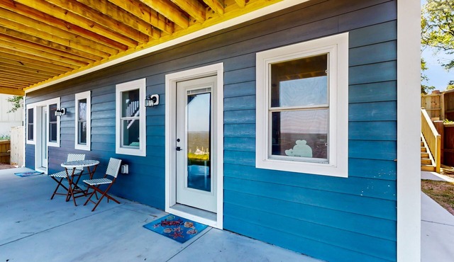 CH67D: Bay Dream, Bay-view 1BR with outdoor shower and fishing access