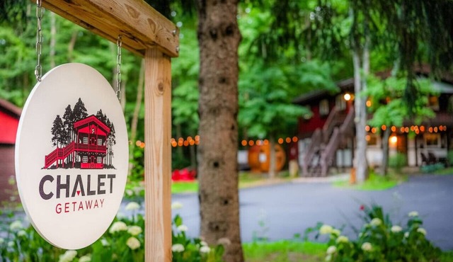 Chalet Getaway | Hot tub | Sauna | Firepit | Pool
