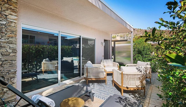 Charming 1-bedroom condo in enchanting Palm Springs Historic Tennis Club
