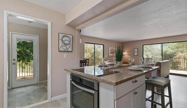 Charming 2-bedroom apartment with AC, WiFi in lovely Auburn