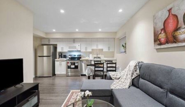 Charming 2BD Basement Suite, Surrey!
