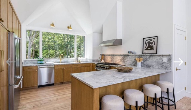 Charming 4-bedroom house with fitness room and AC in lovely East Hampton