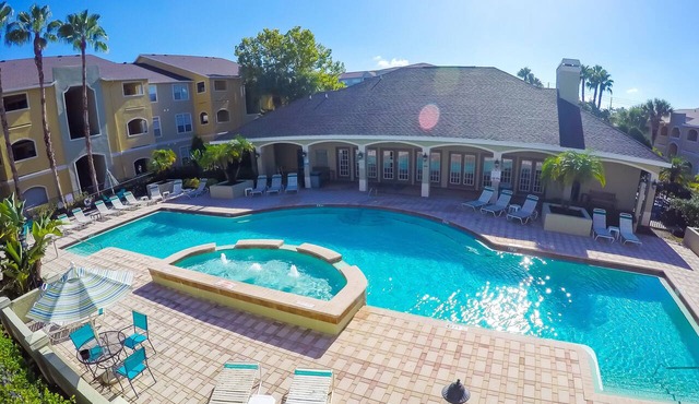 CHARMING CONDO MINUTES FROM GORGEOUS BEACHES & LOTS OF ATTRACTIONS